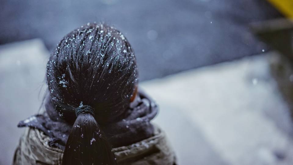 Wie pflegt man Haare im Winter?
